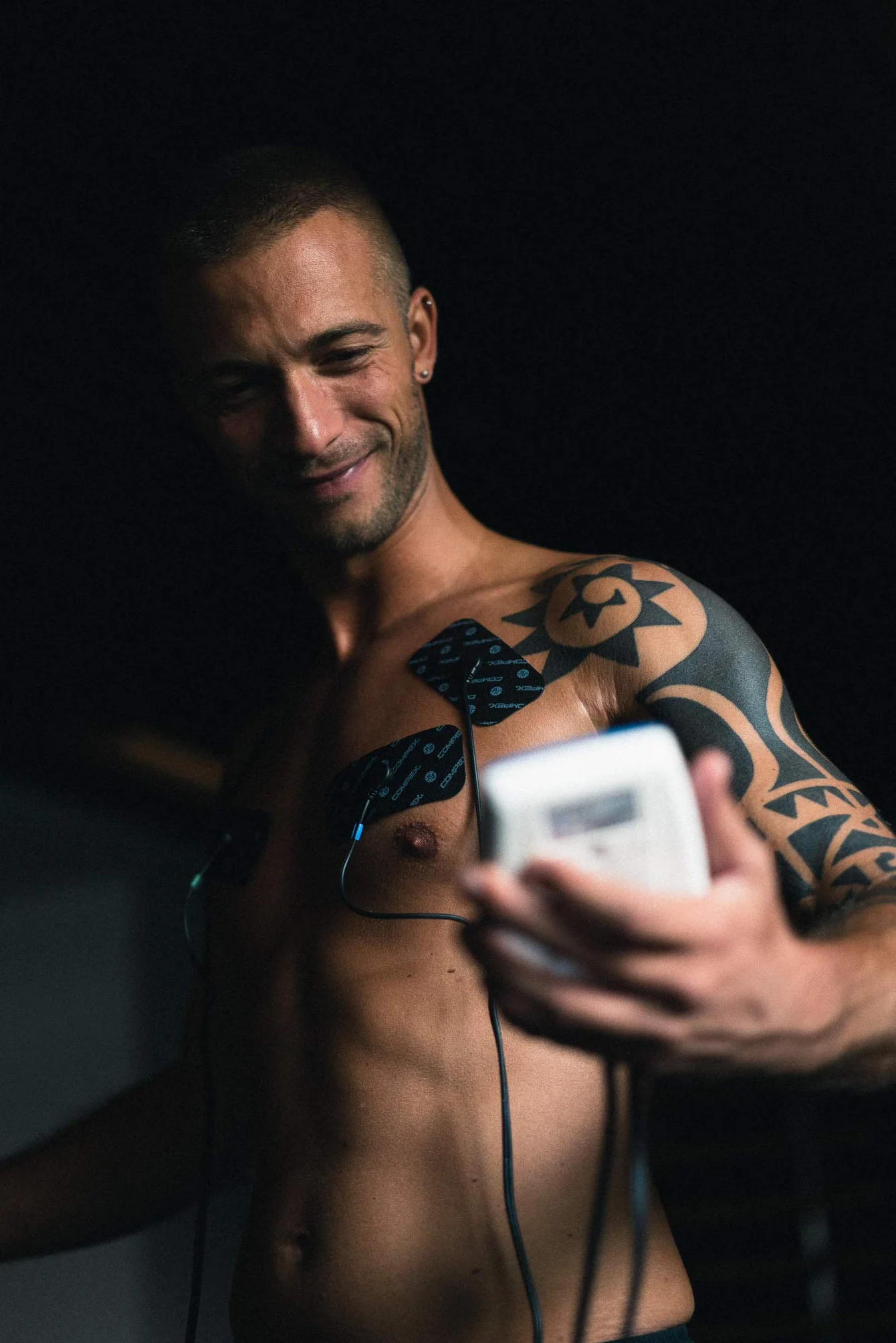 Compex SP 4.0 urządzenie do stymulacji mięśni, czarne