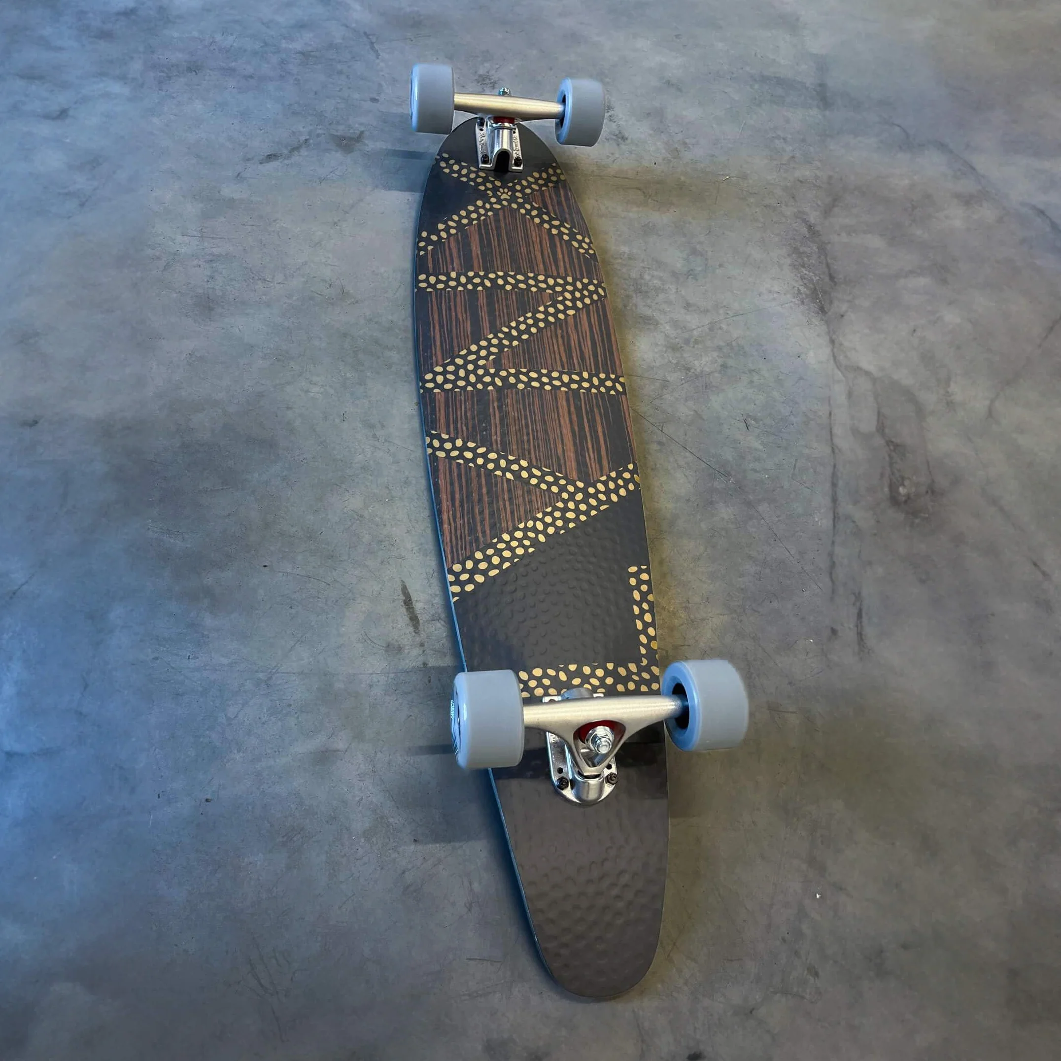 SWITCH Lynx Pintail Versatile Longboard Switch 97 cm: idealny do cruisingu, ABEC-9, włókno szklane, Flex Paris V2 150 mm Trucks, dla nastolatków i dorosłych, cruiser, wyprodukowano w Europie, lekki