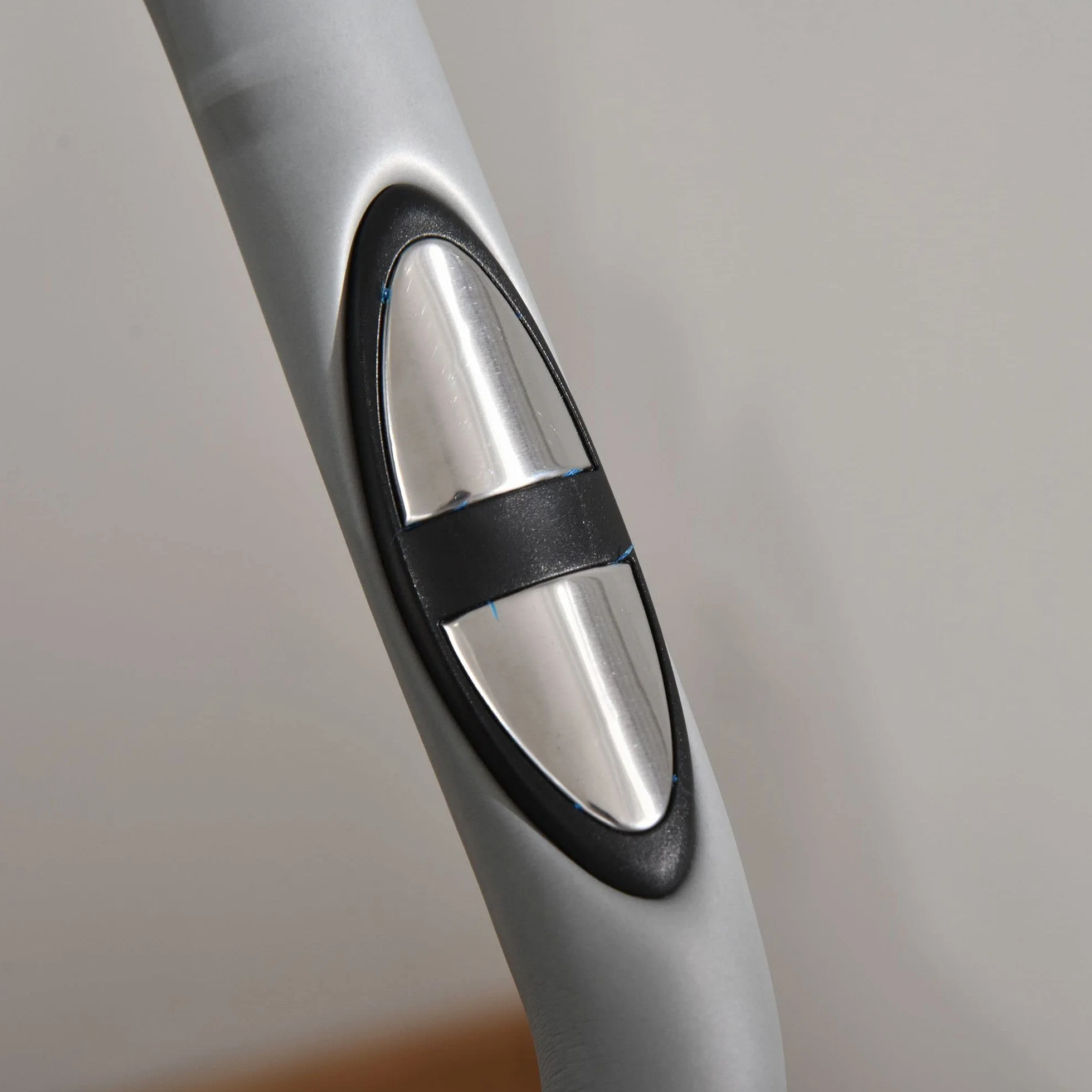 HOMCOM Magnetyczny rower treningowy składany rower fitness rower wewnętrzny duży komfort regulowane oparcie siodełka uchwyty na ekran LCD wielofunkcyjny uchwyt na tablet stalowy biały szary