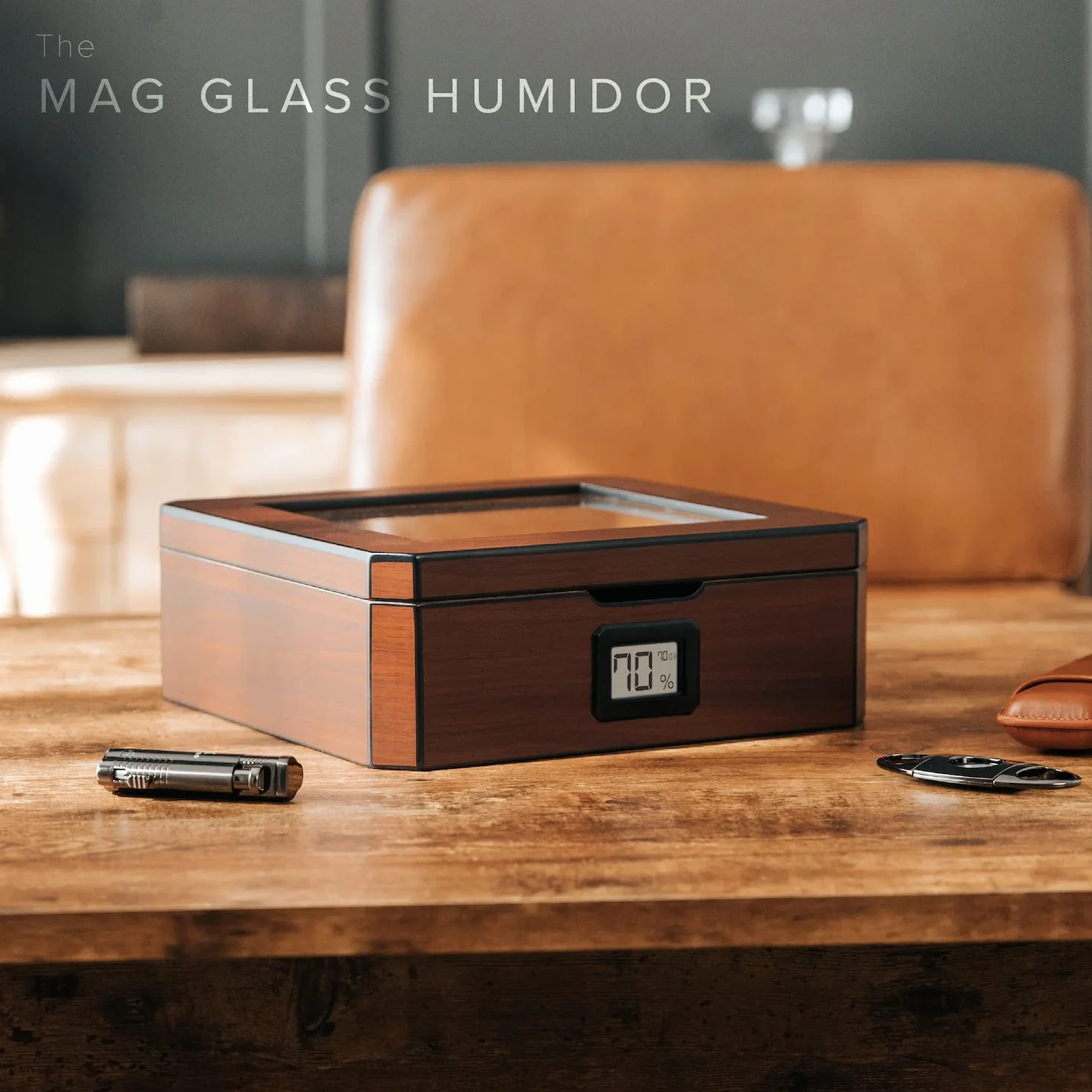 CASE ELEGANCE MAG humidor biurkowy, wykończenie orzecha włoskiego, mieści 20-30 cygar, szklany blat z zamknięciem magnetycznym, ośmiokątny kształt, cyfrowy higrometr, hiszpański brąz cedrowy