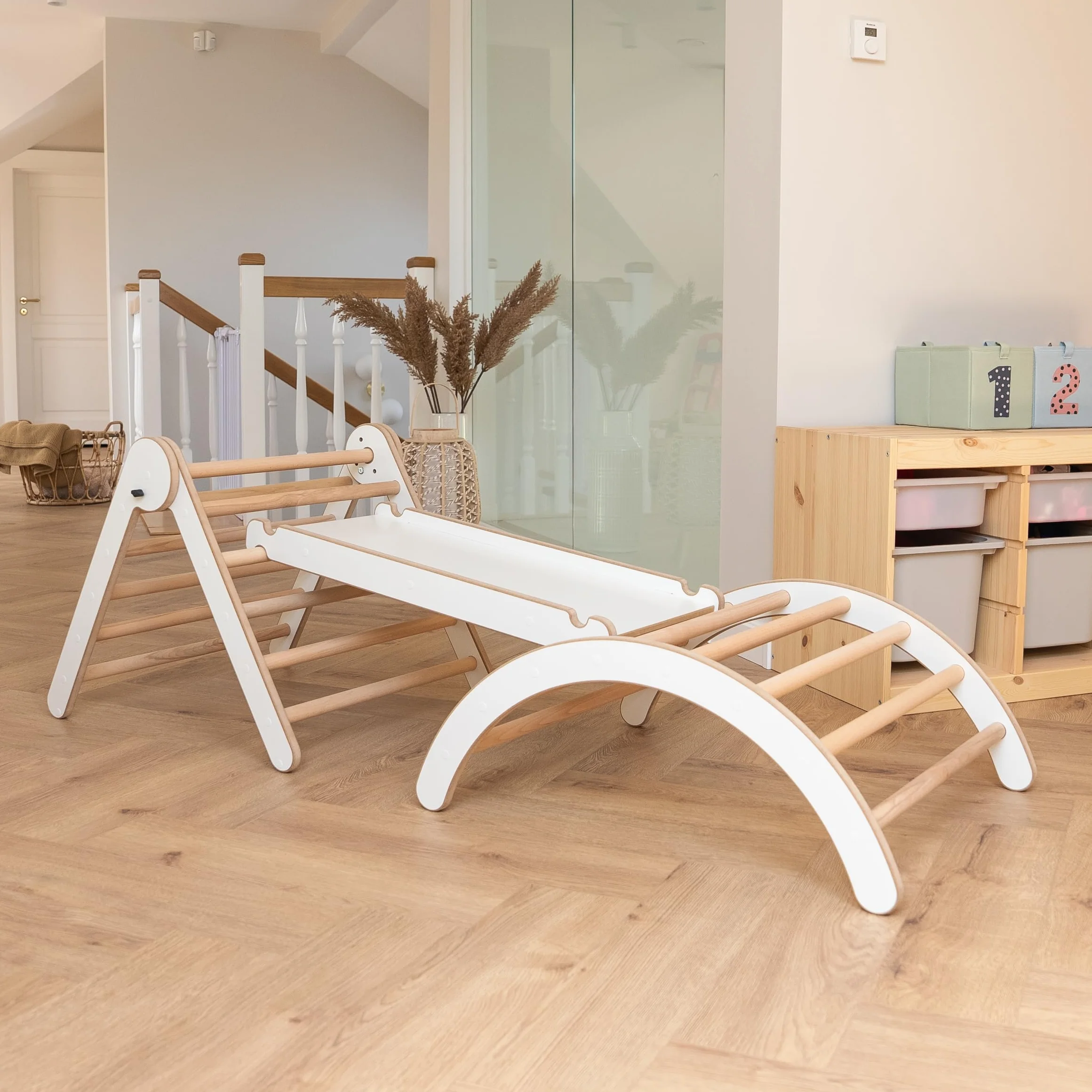 MAMOI® Zestaw Wspinaczkowy 4 w 1. Bujak + Zjeżdżalnia + Trójkąt + Poduszka, Zestaw Montessori z poduszkami, kryty plac zabaw dla dzieci 1-3 lat i zjeżdżalnia.