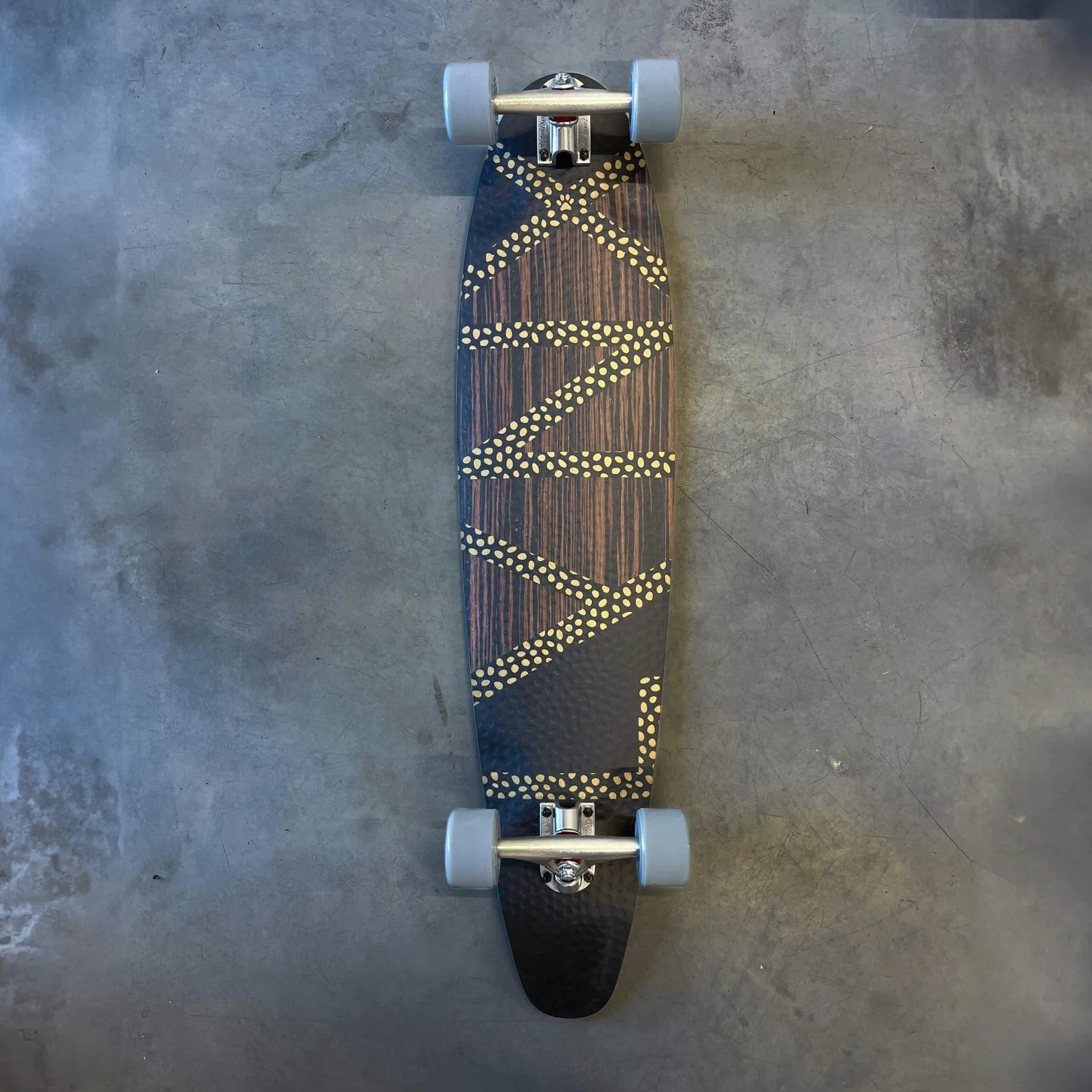 SWITCH Lynx Pintail Versatile Longboard Switch 97 cm: idealny do cruisingu, ABEC-9, włókno szklane, Flex Paris V2 150 mm Trucks, dla nastolatków i dorosłych, cruiser, wyprodukowano w Europie, lekki