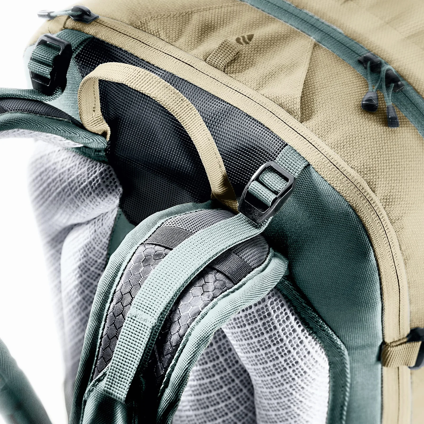 deuter Attack 18 SL damski plecak rowerowy z ochraniaczem