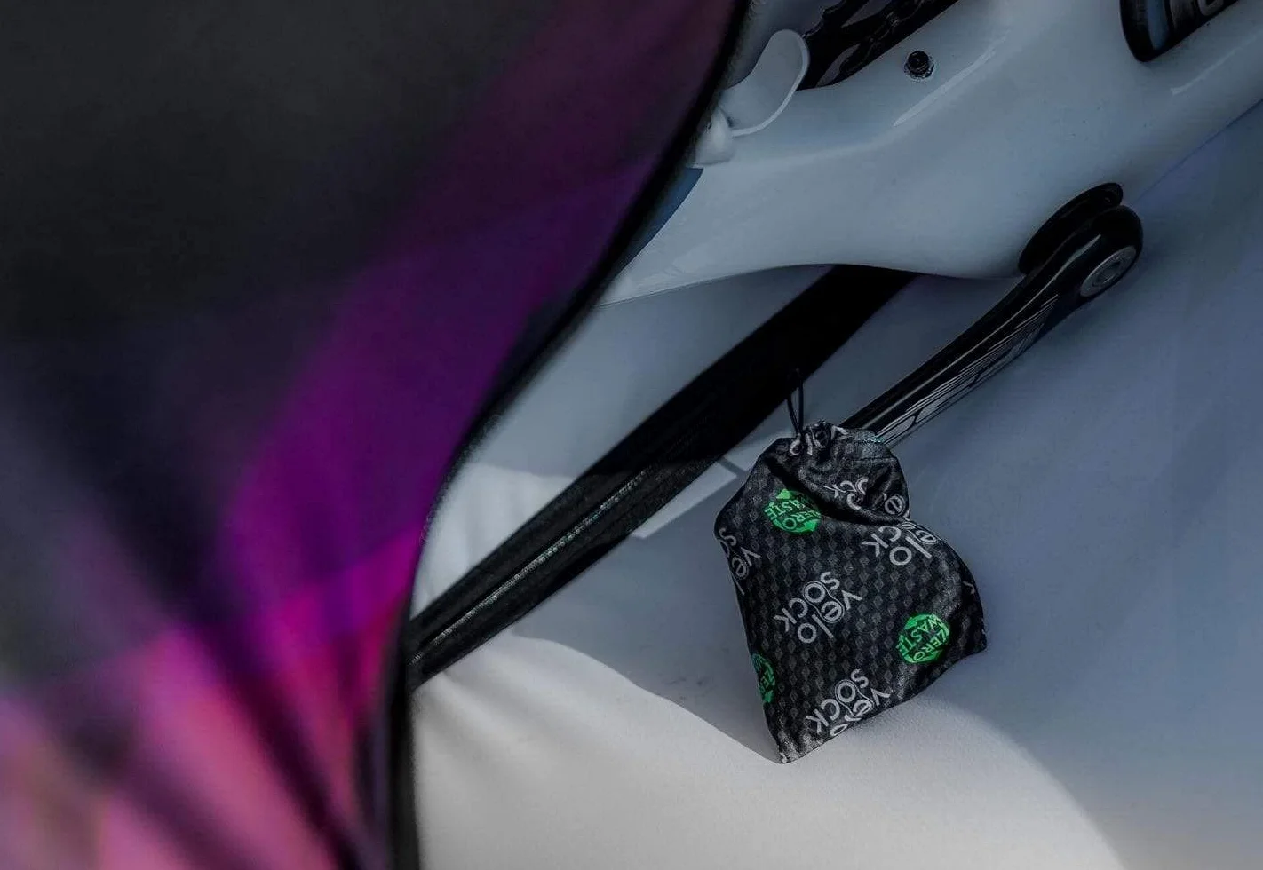VELOSOCK Pełny pokrowiec na rower SPEED/TRIATHLON do przechowywania i transportu w pomieszczeniach - Wodoodporny, rozciągliwy materiał Ochrona roweru Pokrowiec podróżny do roweru TRIATHLON