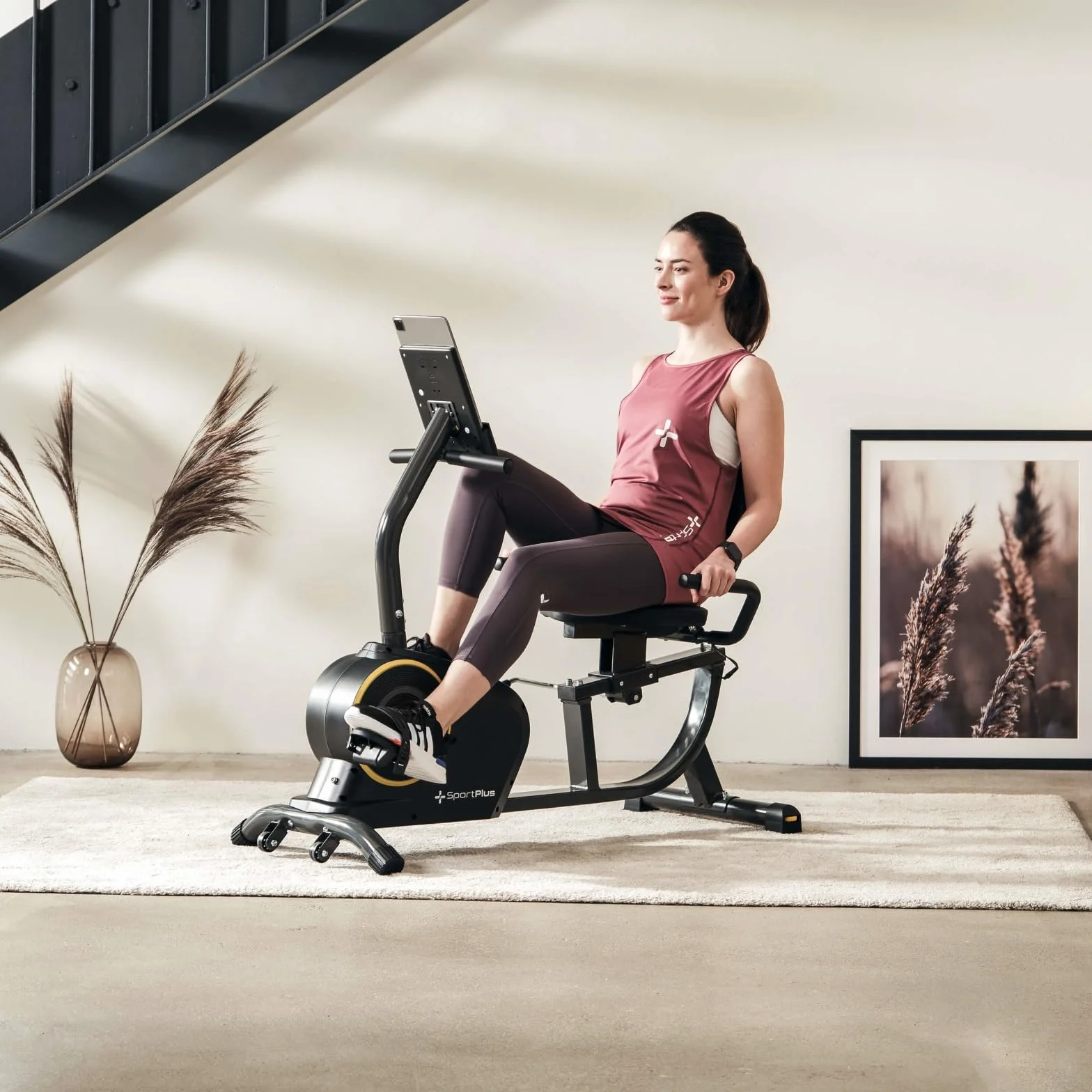 SportPlus domowy trenażer do leżenia, kompatybilny z aplikacjami, 24 stopnie i 6 programów treningowych, antypoślizgowe pedały, z wyświetlaczem i uchwytem na tablet, do 110 kg