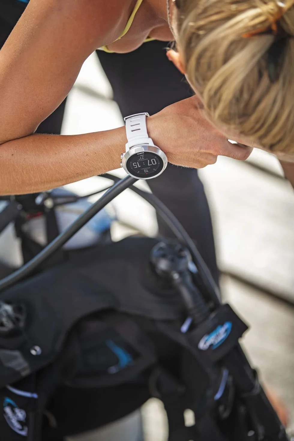 SUUNTO SS050181000, Komputer Nurkowy D5 z Kolorowym Wyświetlaczem, Wodoszczelność 100 M, Funkcja Alarmu, Stoper, Informacje o Pogodzie, Kompas