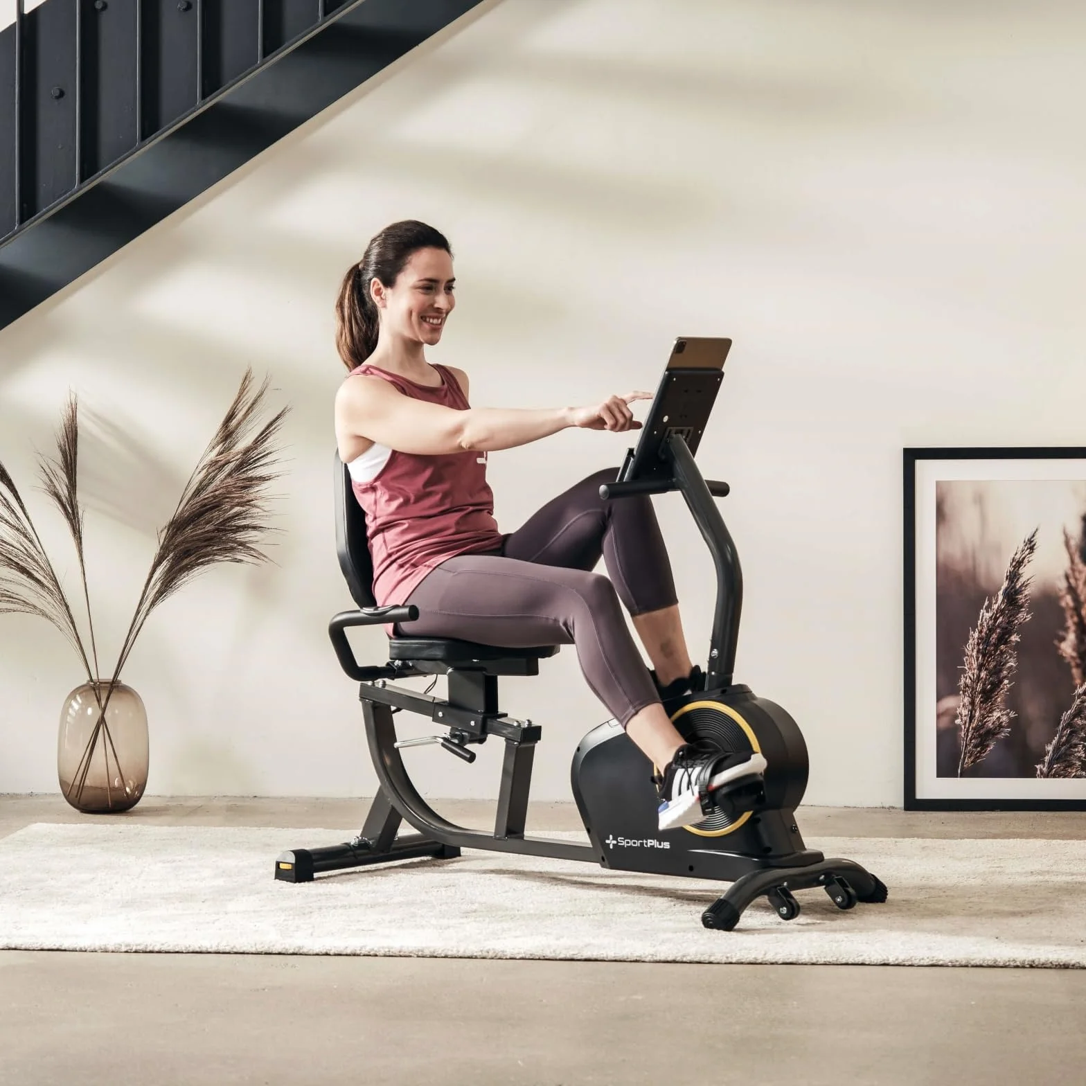 SportPlus domowy trenażer do leżenia, kompatybilny z aplikacjami, 24 stopnie i 6 programów treningowych, antypoślizgowe pedały, z wyświetlaczem i uchwytem na tablet, do 110 kg