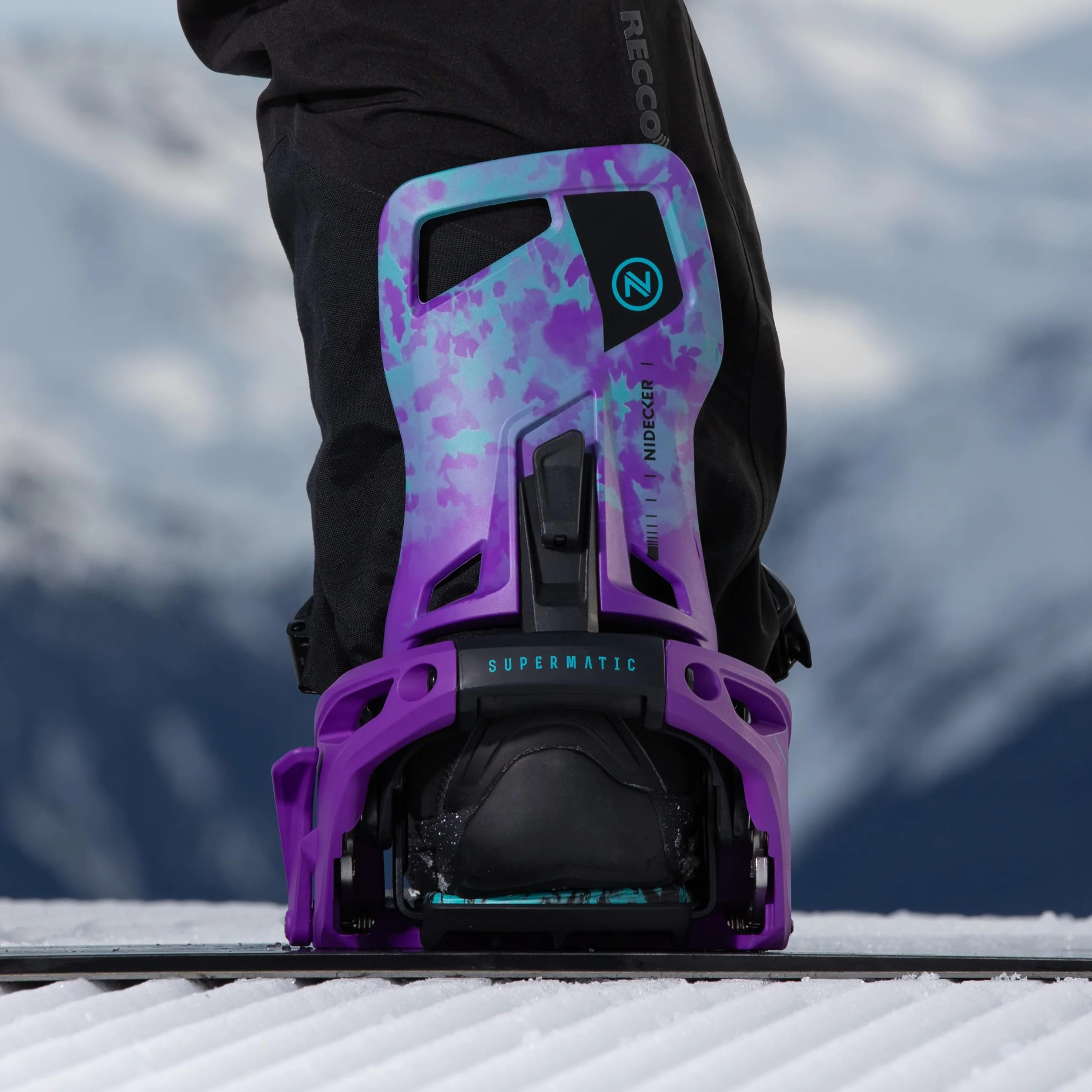 Nidecker Supermatic Snowboard – uniwersalne, podwójnie wtykane automatyczne wiązanie – wygodne i niezawodne jak klasyczne wiązanie z dwoma pasami – Joker Purple