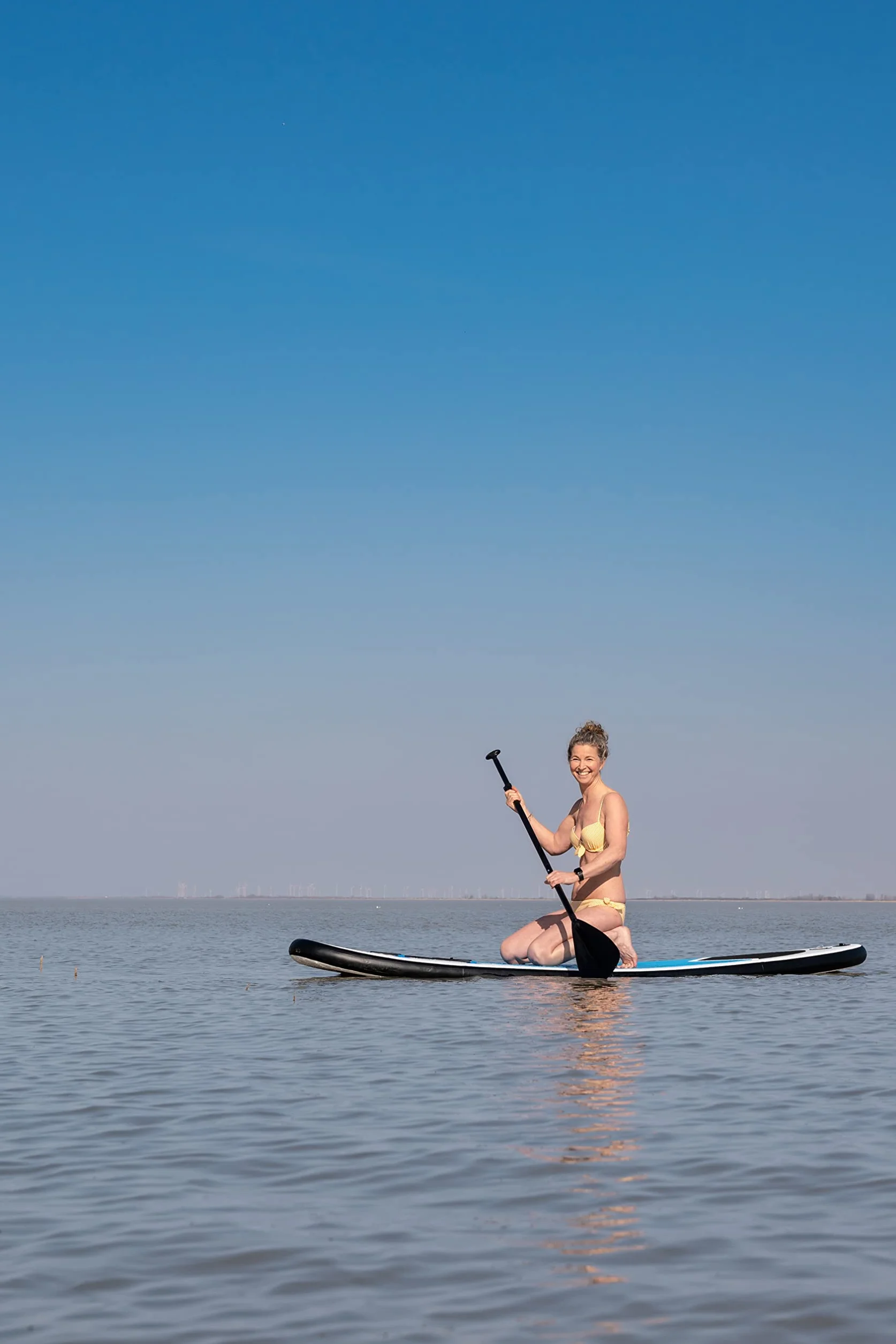 Stand Up Paddle Board e4fun, różne kolory, 320 x 81 x 15 cm, nadmuchiwana, w zestawie wiosło, pompka, plecak, zestaw naprawczy (turkusowy)
