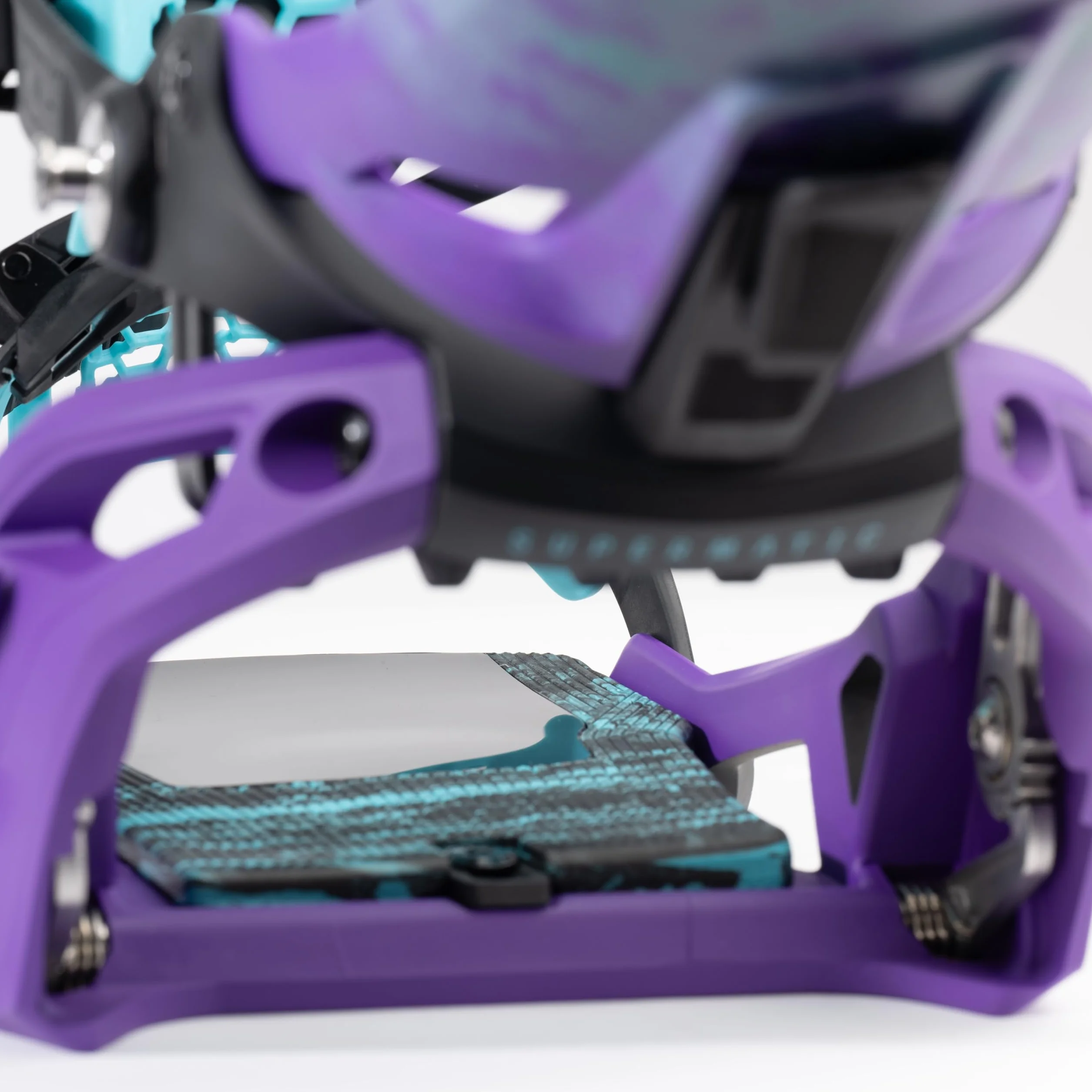 Nidecker Supermatic Snowboard – uniwersalne, podwójnie wtykane automatyczne wiązanie – wygodne i niezawodne jak klasyczne wiązanie z dwoma pasami – Joker Purple